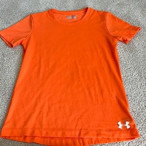 Under Armour semi-fitted Tshirt.